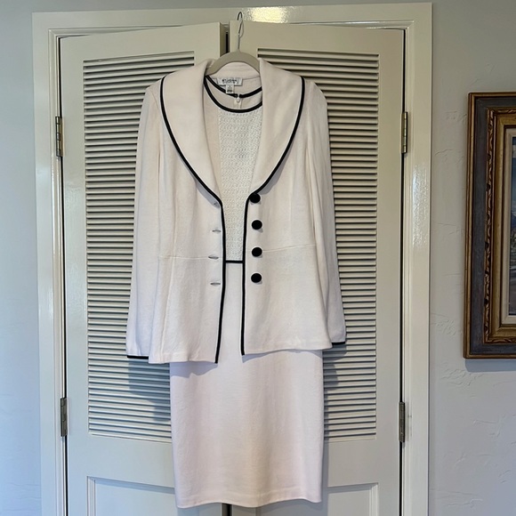 St. John two piece blazer and dress with leather detail size 4 - Picture 10 of 10